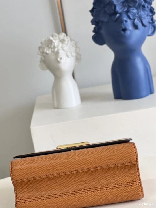 WIS LOUIS VUITTON MM TWIST 0214